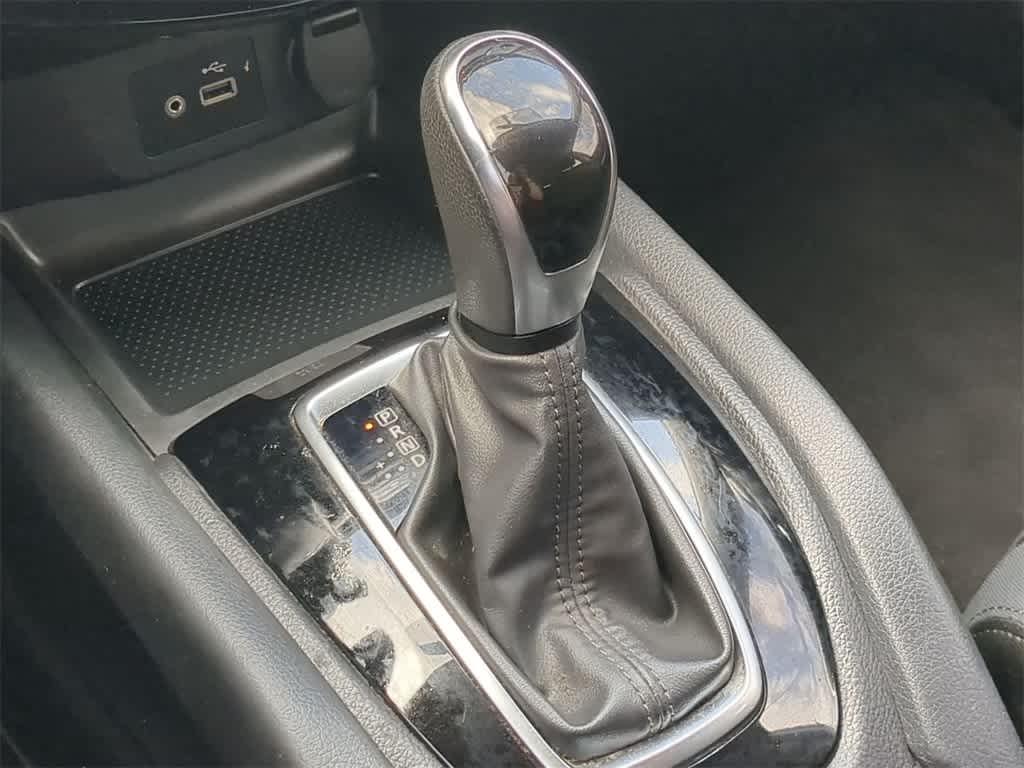 2018 Nissan Rogue SV 32