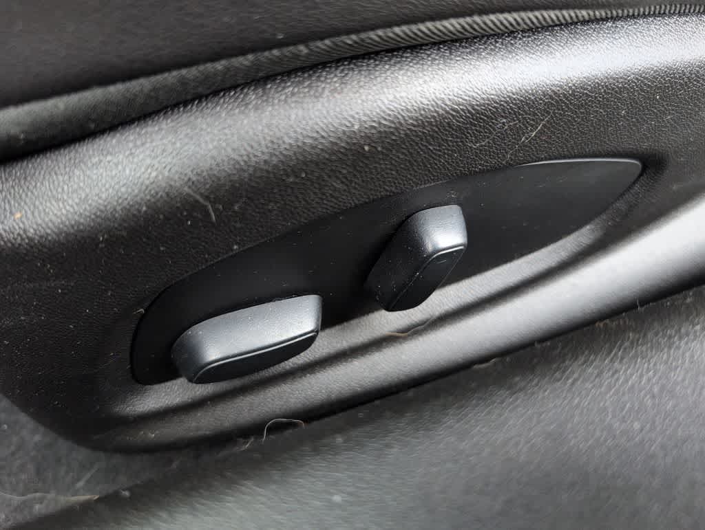 Thumbnail: 2019 Chevrolet Camaro - 17