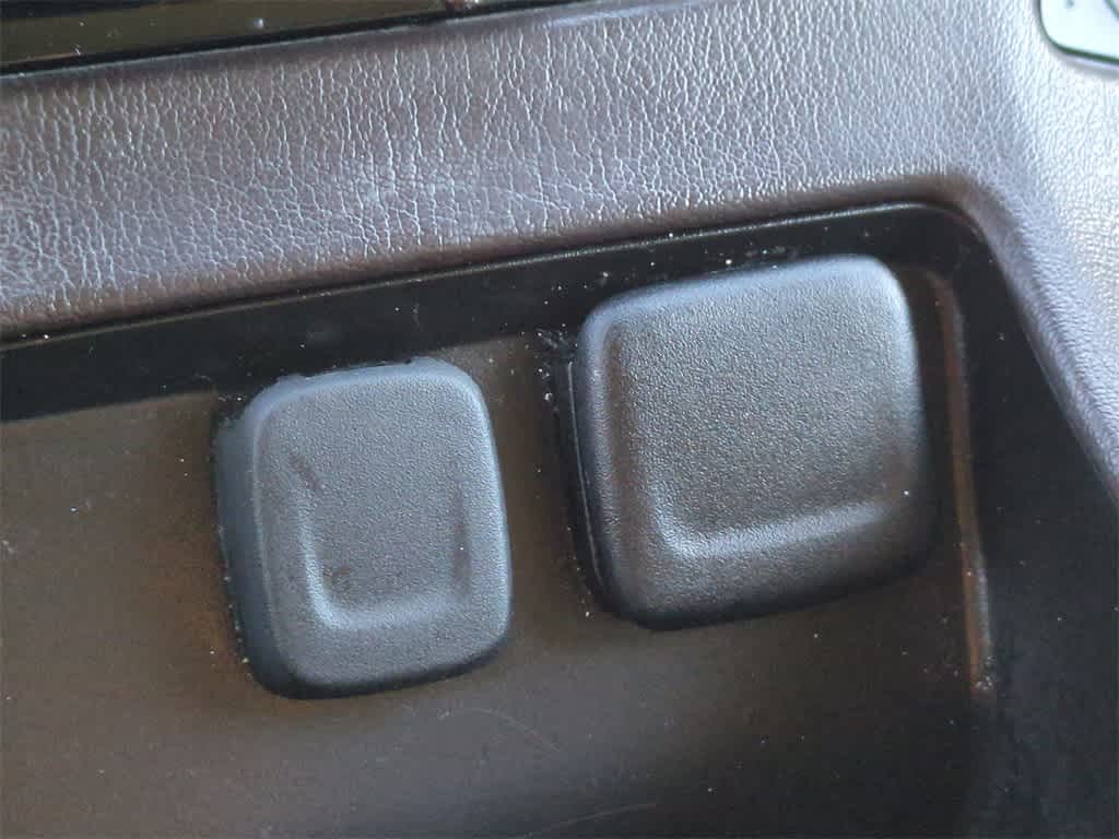 Thumbnail: 2018 Chevrolet Suburban - 32