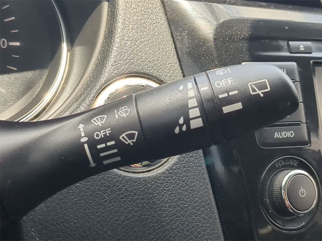 2018 Nissan Rogue SV 26