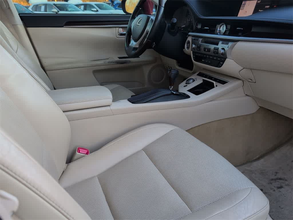 Thumbnail: 2013 Lexus ES - 24