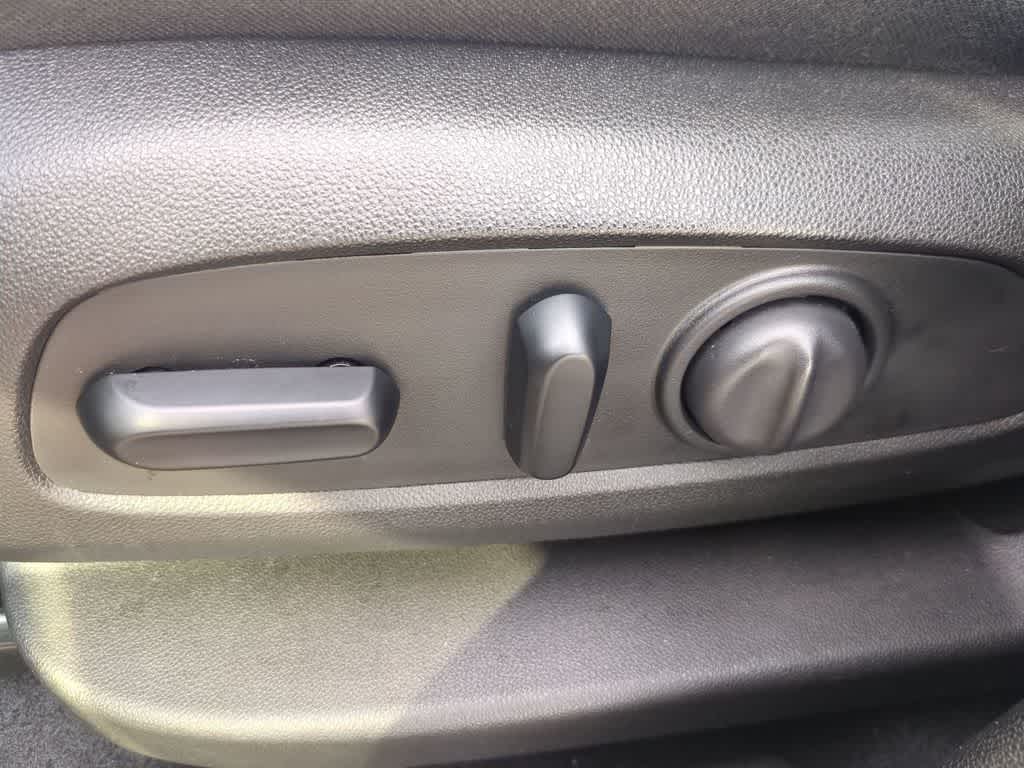 Thumbnail: 2020 Chevrolet Equinox - 18