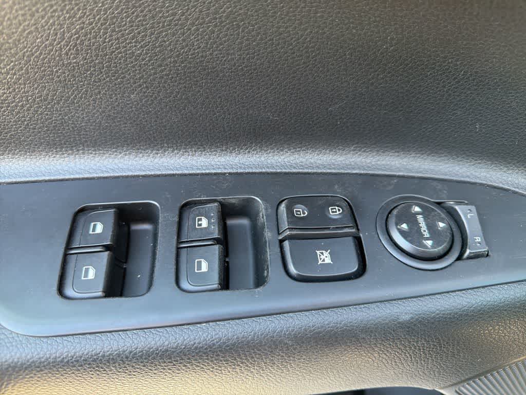 Thumbnail: 2023 Kia Rio - 10