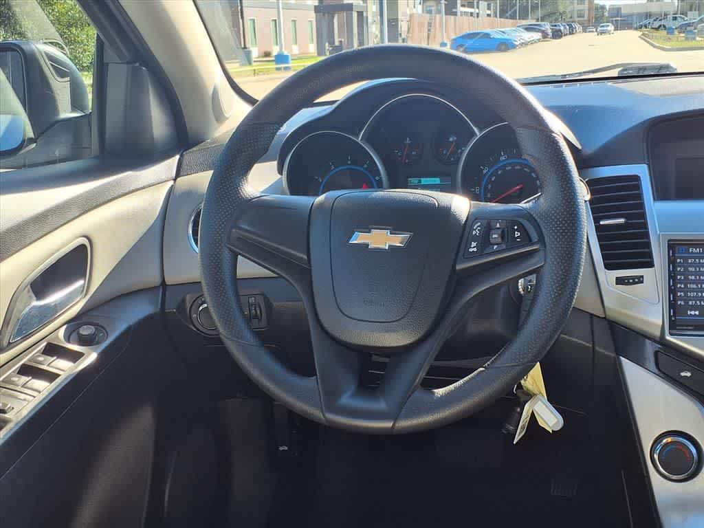 Thumbnail: 2015 Chevrolet Cruze - 12