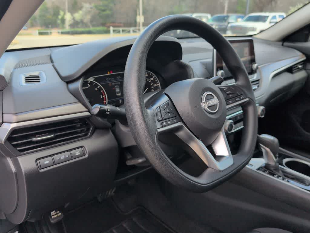 Thumbnail: 2024 Nissan Altima - 10