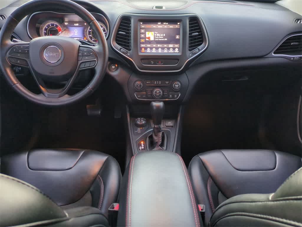 Thumbnail: 2019 Jeep Cherokee - 16