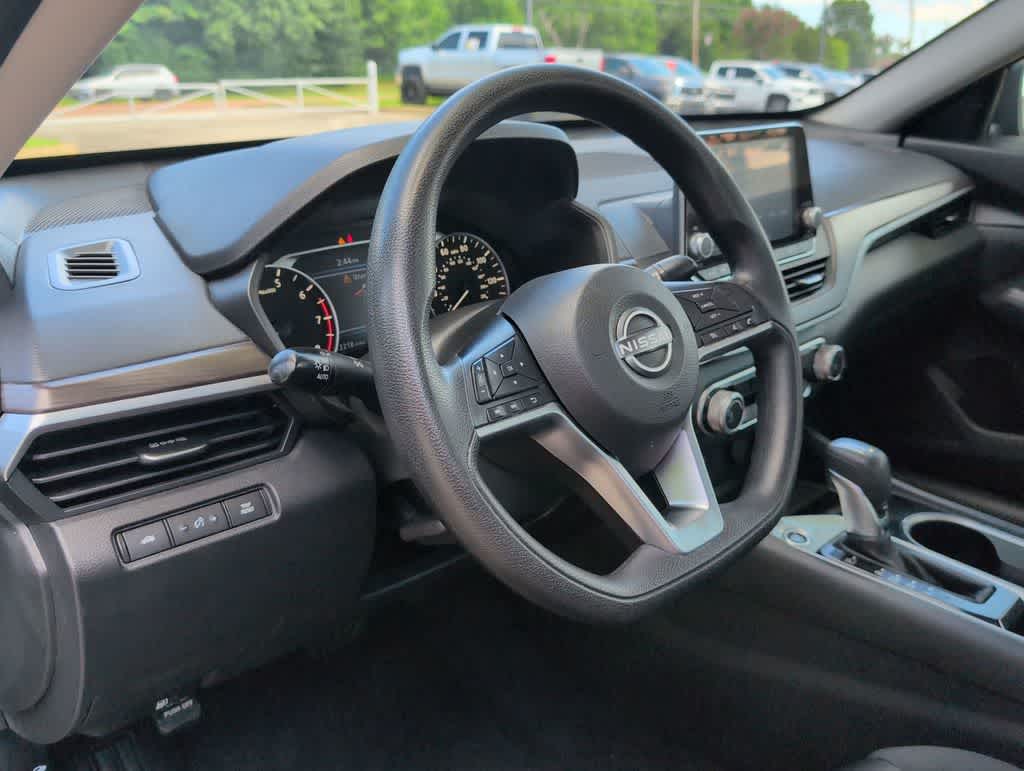 Thumbnail: 2024 Nissan Altima - 10