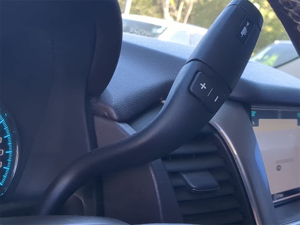 Thumbnail: 2017 Chevrolet Tahoe - 32