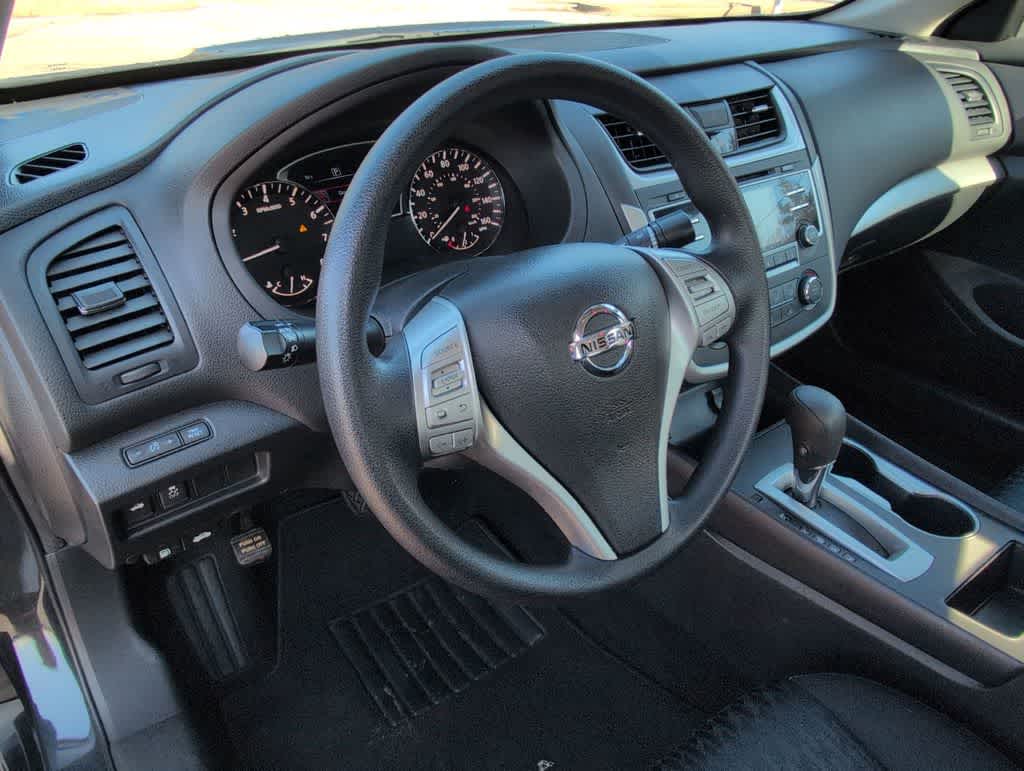 Thumbnail: 2017 Nissan Altima - 10