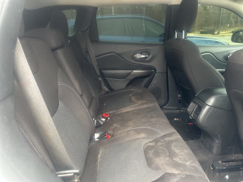 Thumbnail: 2021 Jeep Cherokee - 24