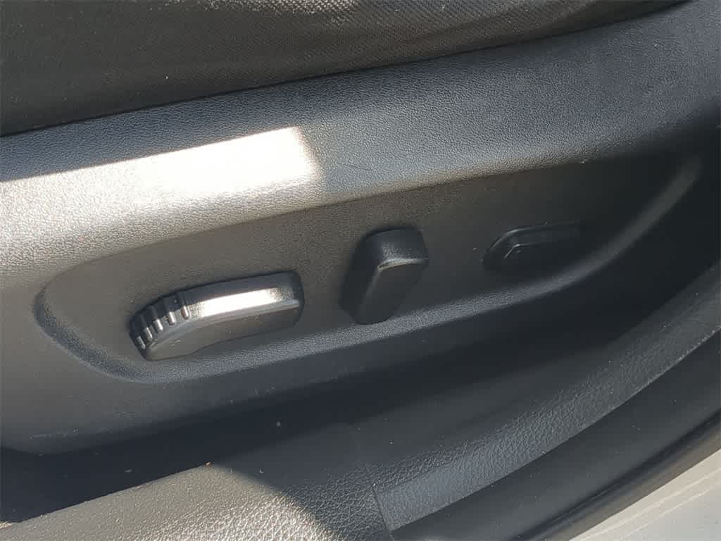 2018 Nissan Rogue SV 18