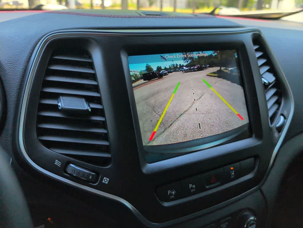 Thumbnail: 2019 Jeep Cherokee - 32