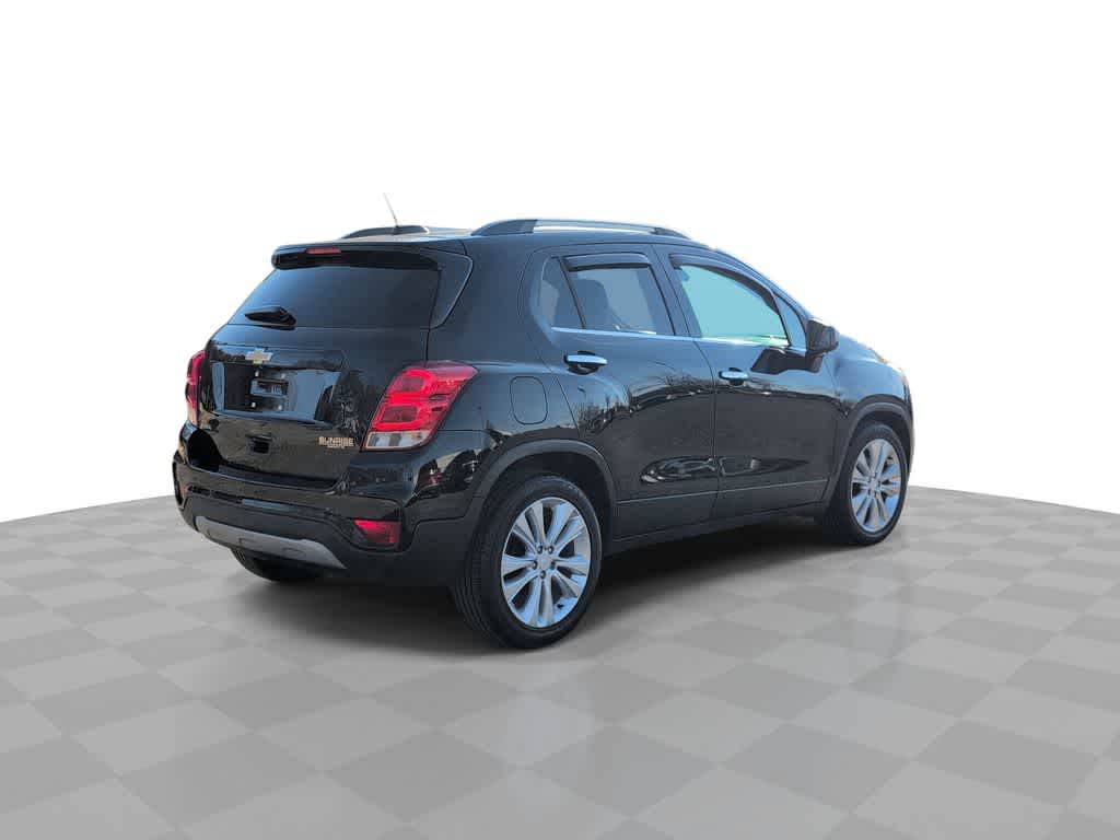 Thumbnail: 2017 Chevrolet Trax - 8