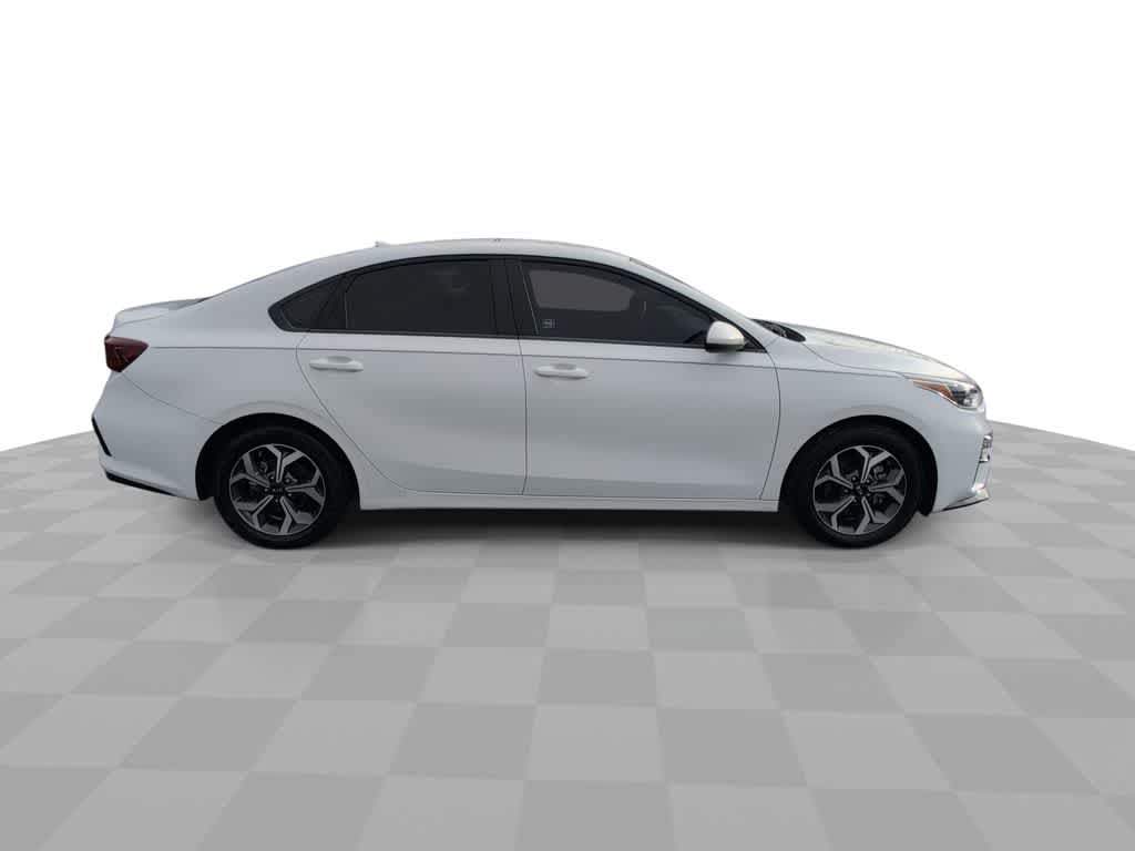 Thumbnail: 2021 Kia Forte - 9