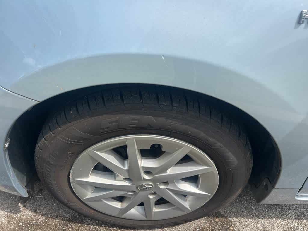 Thumbnail: 2012 Toyota Prius v - 6