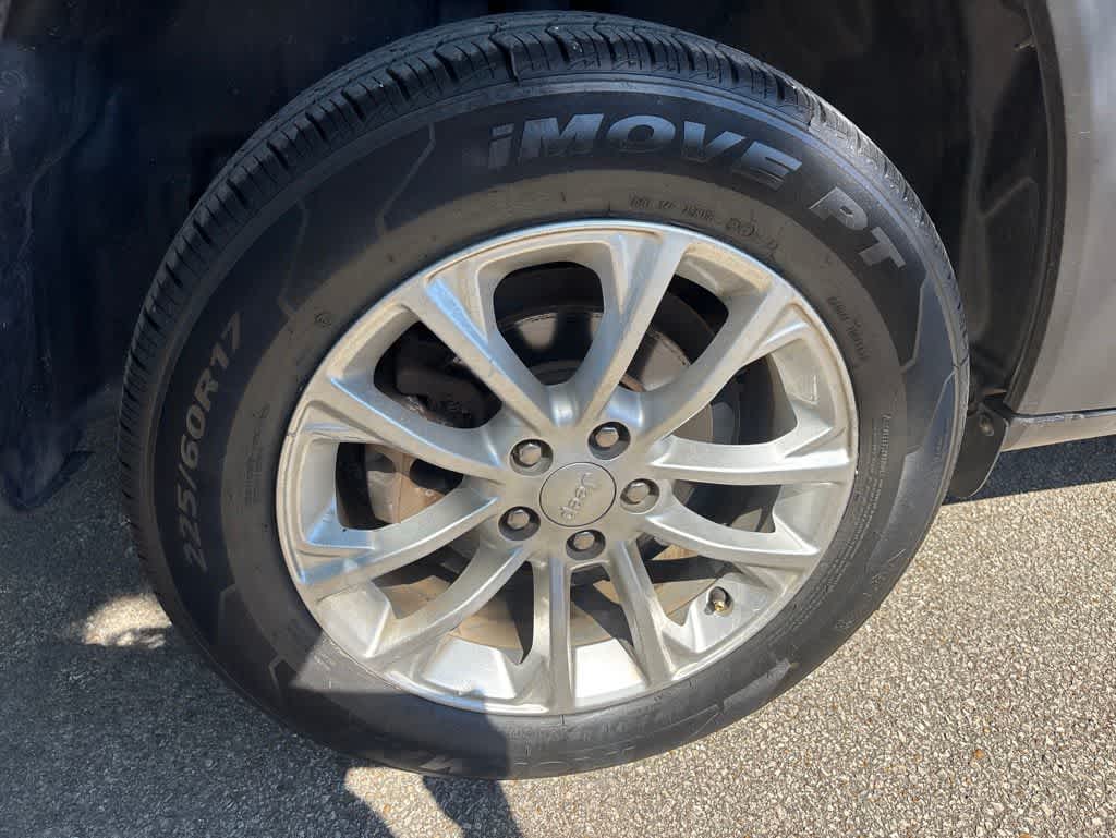 Thumbnail: 2019 Jeep Cherokee - 10