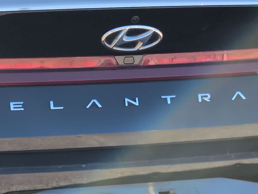 Thumbnail: 2022 Hyundai Elantra - 12