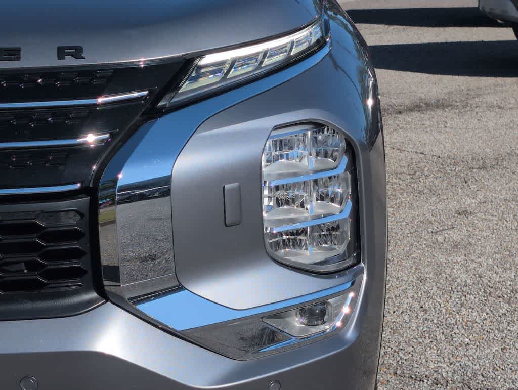 Thumbnail: 2022 Mitsubishi Outlander - 11