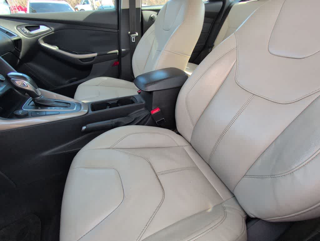 Thumbnail: 2018 Ford Focus - 17