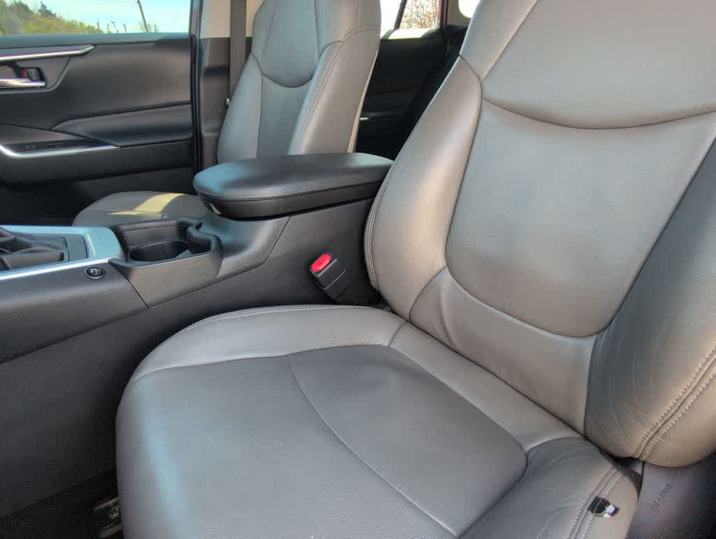 Thumbnail: 2021 Toyota RAV4 - 17