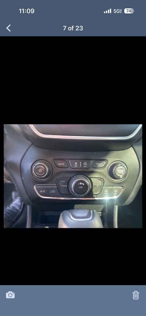 Thumbnail: 2021 Jeep Cherokee - 12