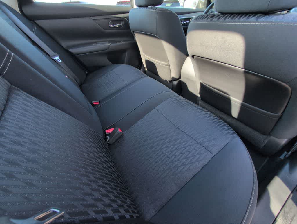 Thumbnail: 2017 Nissan Altima - 20