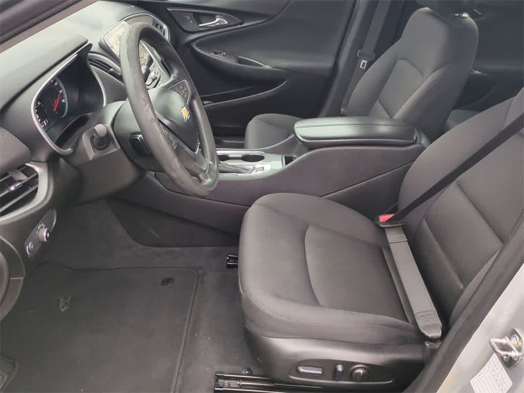 Thumbnail: 2022 Chevrolet Malibu - 16
