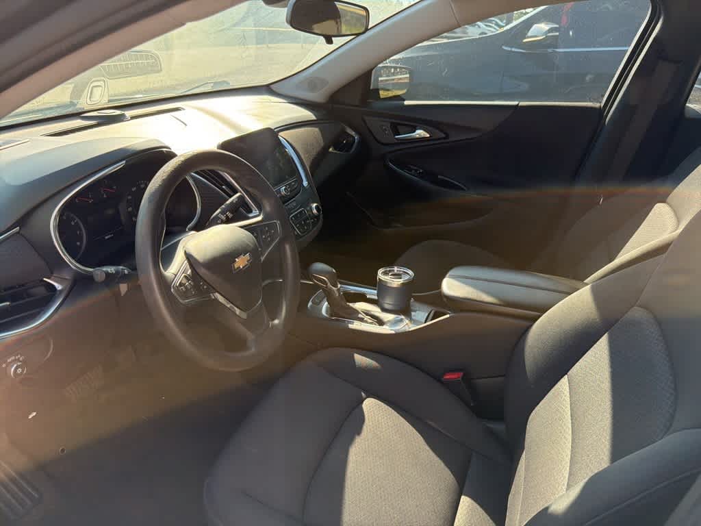 Thumbnail: 2021 Chevrolet Malibu - 4