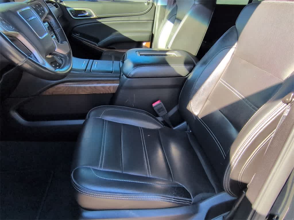 Thumbnail: 2019 GMC Yukon XL - 17