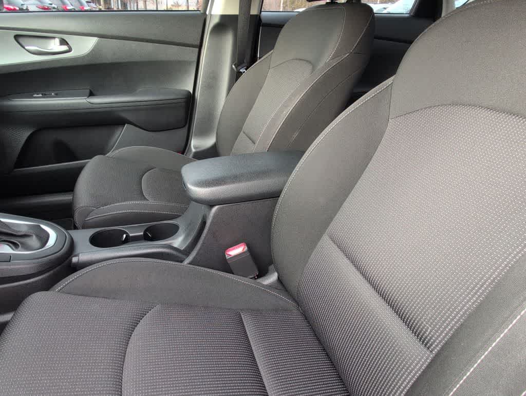 Thumbnail: 2021 Kia Forte - 17