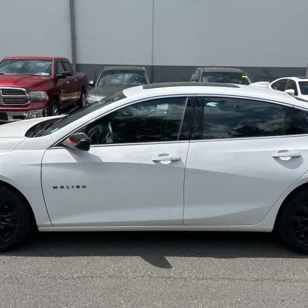 Thumbnail: 2021 Chevrolet Malibu - 3