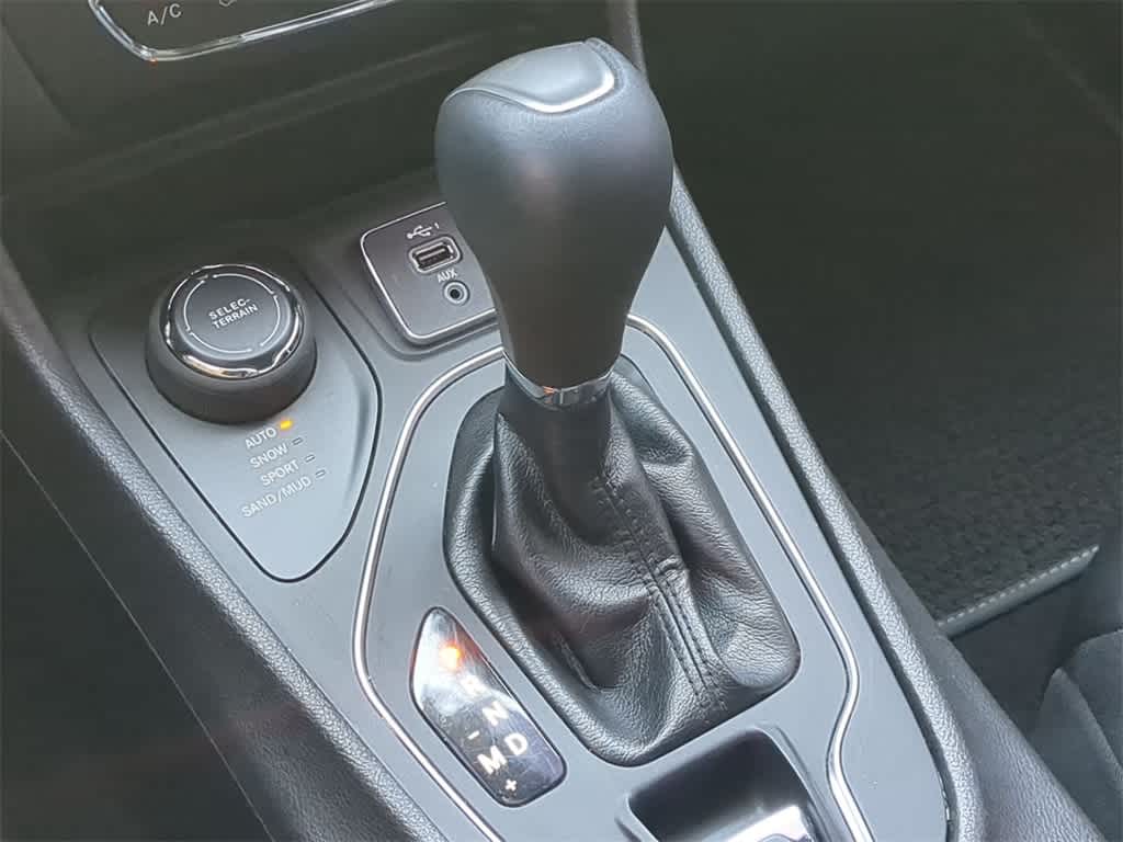 Thumbnail: 2021 Jeep Cherokee - 32