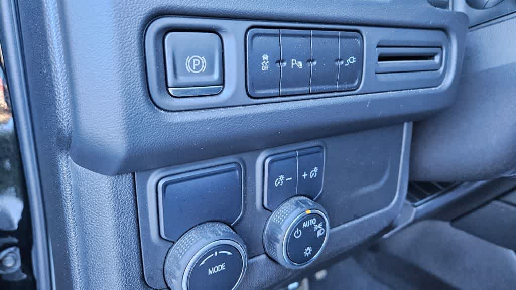 Thumbnail: 2021 Chevrolet Tahoe - 14