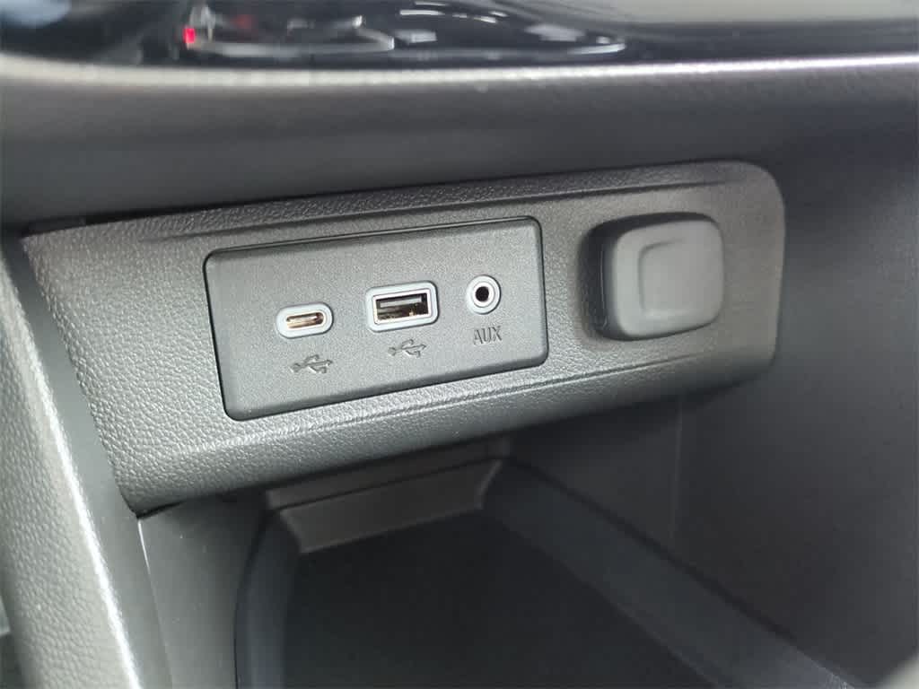 Thumbnail: 2021 Buick Encore GX - 31