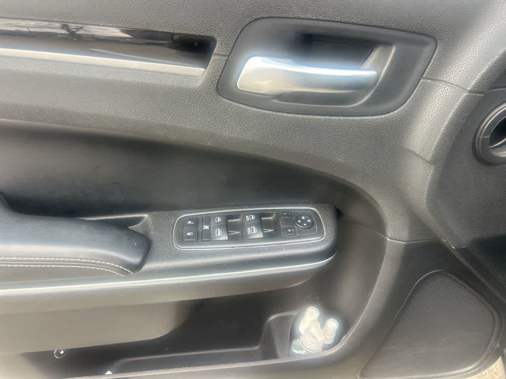 Thumbnail: 2021 Chrysler 300 - 4