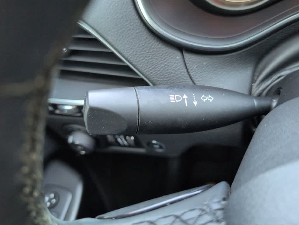 Thumbnail: 2019 Jeep Cherokee - 29