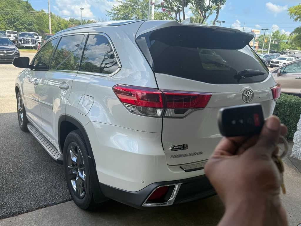 Thumbnail: 2019 Toyota Highlander - 7