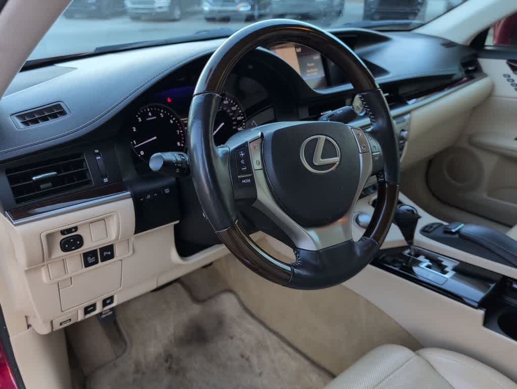 Thumbnail: 2013 Lexus ES - 10