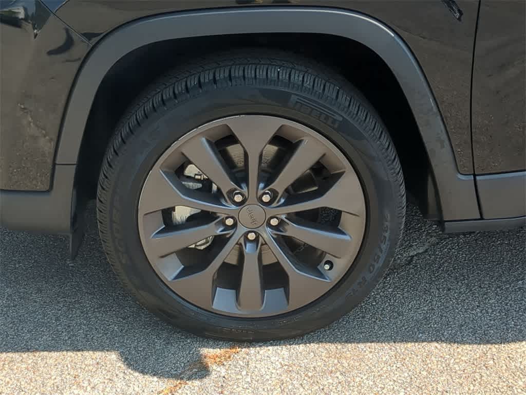 Thumbnail: 2021 Jeep Cherokee - 14