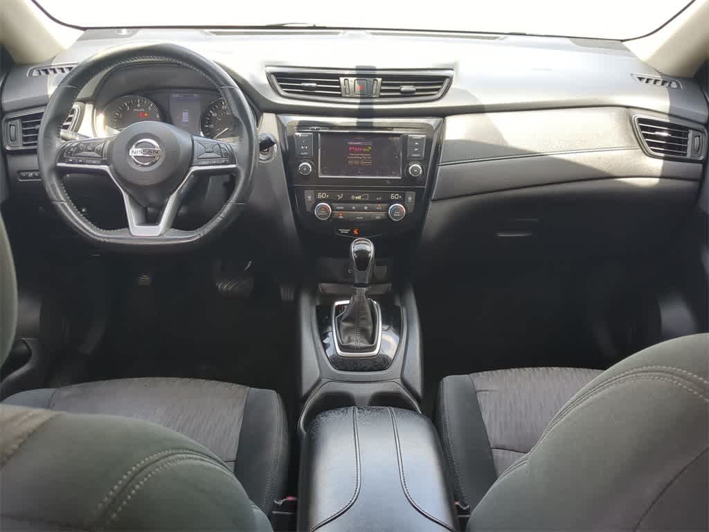 2018 Nissan Rogue SV 16