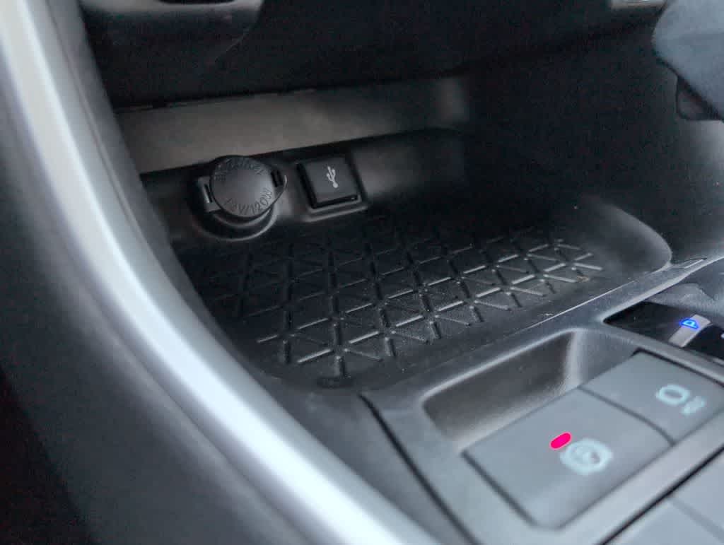 Thumbnail: 2021 Toyota RAV4 - 32