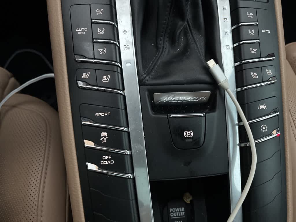 2021 Porsche Macan S 14