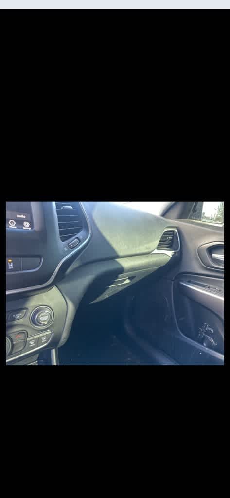 Thumbnail: 2021 Jeep Cherokee - 20