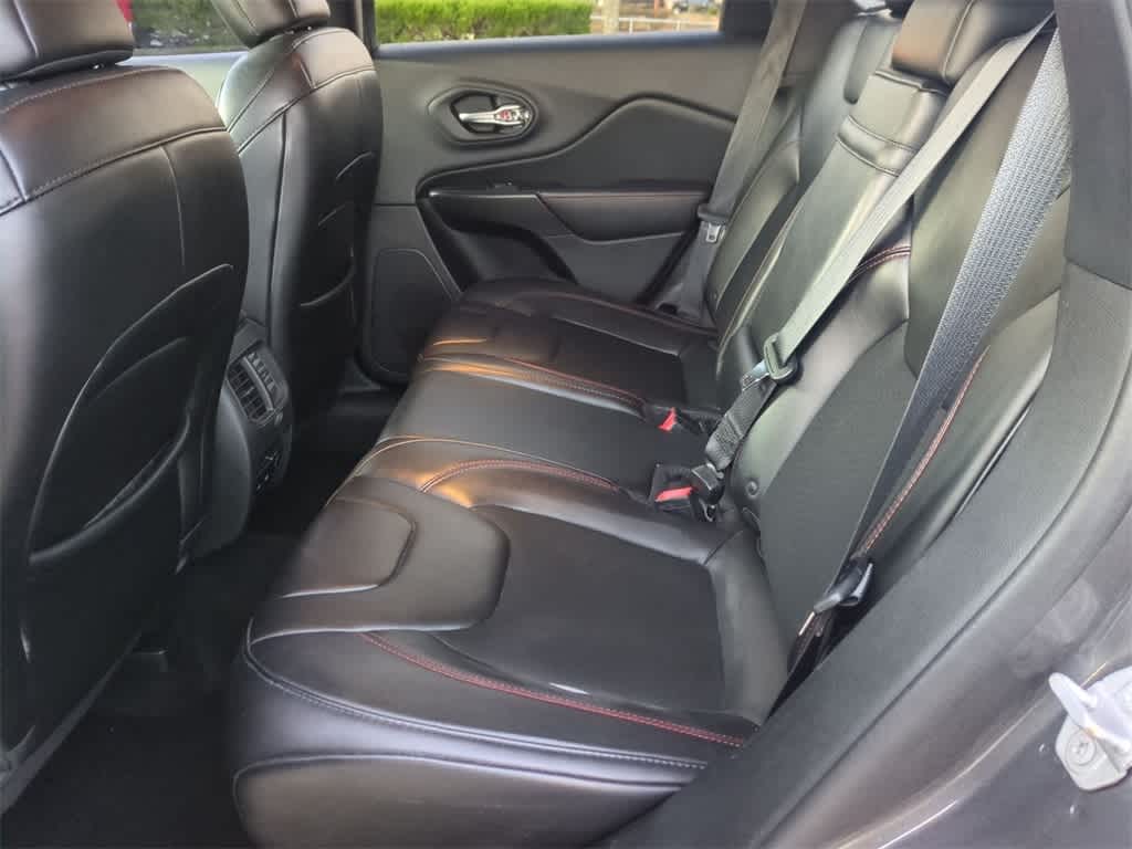 Thumbnail: 2019 Jeep Cherokee - 20