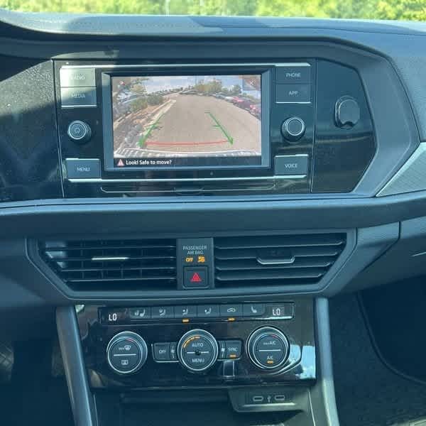 Thumbnail: 2021 Volkswagen Jetta - 17