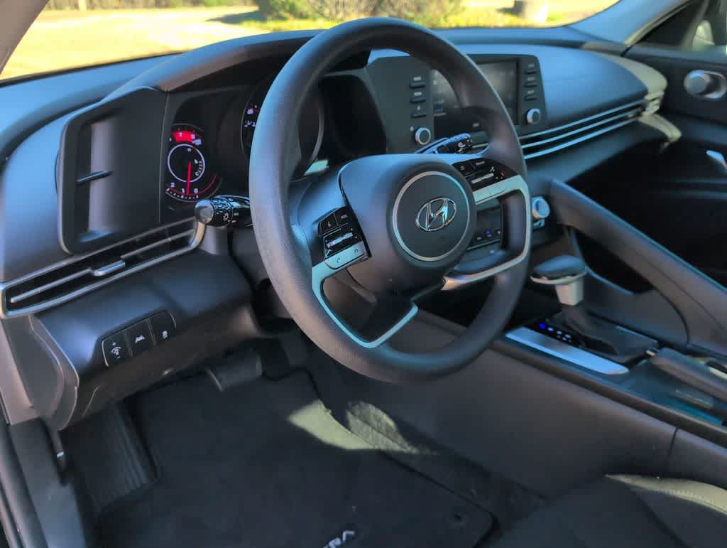 Thumbnail: 2022 Hyundai Elantra - 10