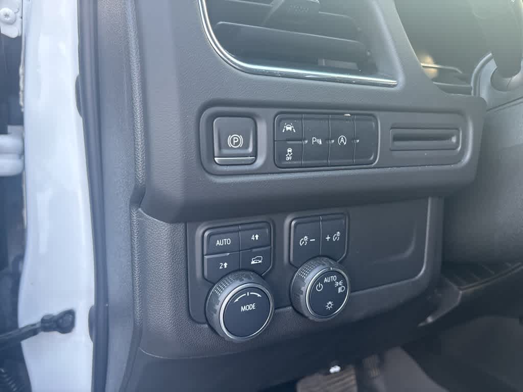 Thumbnail: 2023 Chevrolet Tahoe - 14
