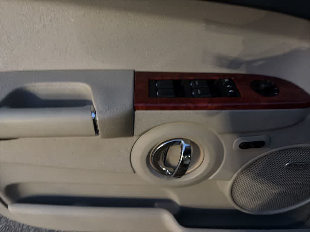 Thumbnail: 2007 Jeep Commander - 5