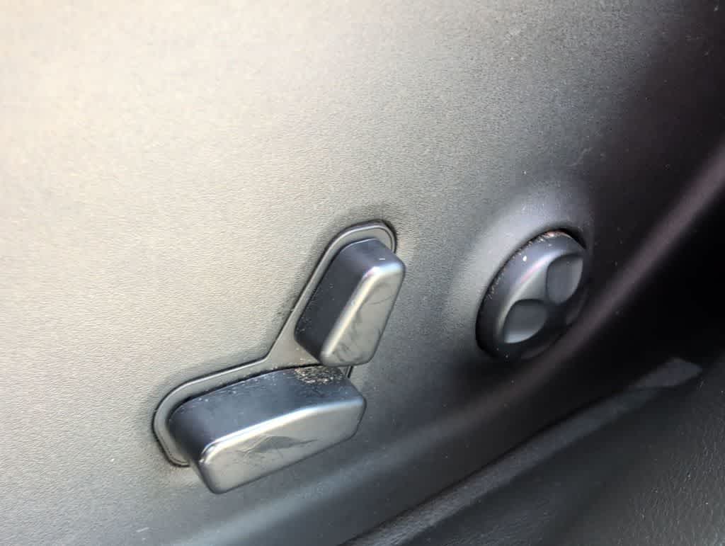 Thumbnail: 2019 Jeep Cherokee - 18