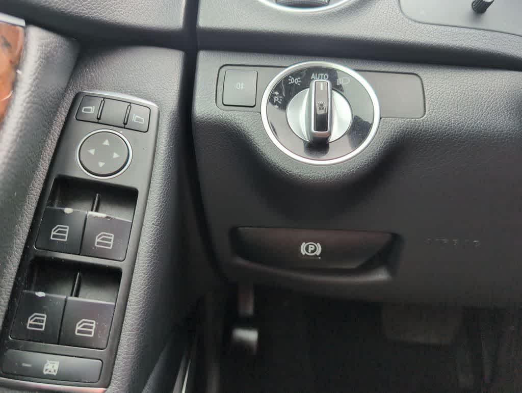 Thumbnail: 2013 Mercedes-Benz C-Class - 28
